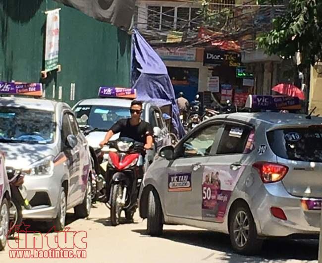 Tái lấn chiếm lòng đường ngõ 34 Hoàng Cầu (Hà Nội) ảnh 5